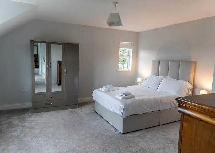 Maple Grove, * Fahan