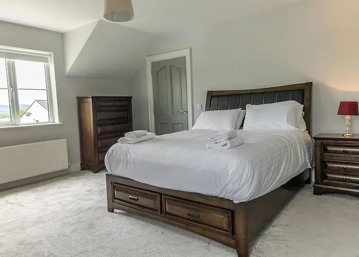 Maple Grove, * Fahan